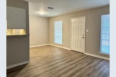2101 6th Avenue N #8, Texas City, TX 77590 - Photo 3