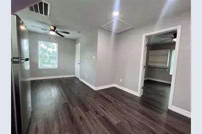 207 S Avenue A #B, Willis, TX 77378 - Photo 5