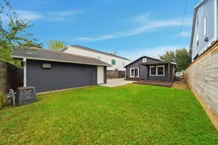 1110 E 26th St, Houston, TX 77009 - Photo 17