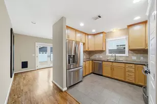 1110 E 26th St, Houston, TX 77009 - Photo 9