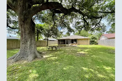 241 Crestwood Street, Clute, TX 77531 - Photo 15