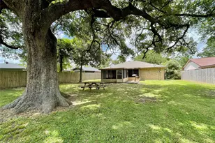 241 Crestwood St, Clute, TX 77531 - Photo 15