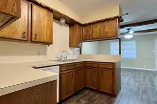 241 Crestwood St, Clute, TX 77531 - Photo 9