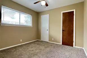241 Crestwood St, Clute, TX 77531 - Photo 5
