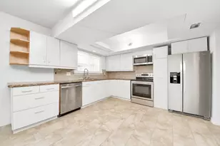 10372 Hammerly Blvd, Houston, TX 77043 - Photo 13