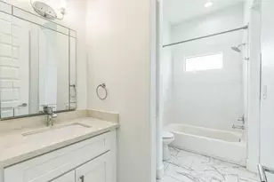 1032 W 21st St, Houston, TX 77008 - Photo 9
