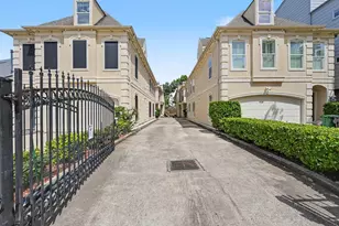5718 Winsome Ln Ln, Houston, TX 77057 - Photo 3