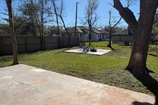 136 Talisman St, Lake Jackson, TX 77566 - Photo 15