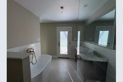 136 Talisman Street, Lake Jackson, TX 77566 - Photo 9