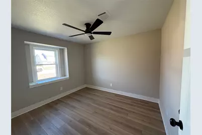 136 Talisman Street, Lake Jackson, TX 77566 - Photo 11