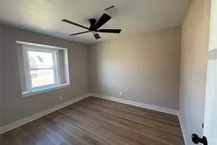 136 Talisman St, Lake Jackson, TX 77566 - Photo 11