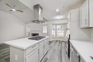 143 W Village Knoll Cir, The Woodlands, TX 77381 - Photo 15