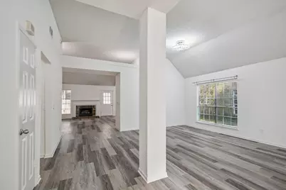 143 W Village Knoll Circle, The Woodlands, TX 77381 - Photo 5