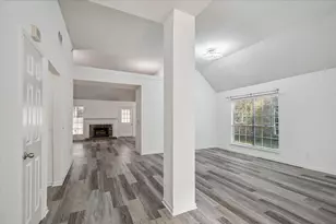 143 W Village Knoll Cir, The Woodlands, TX 77381 - Photo 5