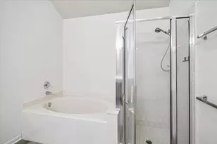 143 W Village Knoll Cir, The Woodlands, TX 77381 - Photo 19