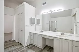 143 W Village Knoll Cir, The Woodlands, TX 77381 - Photo 23