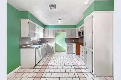 4308 Meadow Glenn Drive, Dickinson, TX 77539 - Photo 13