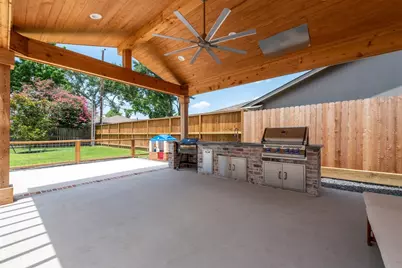 2406 Blue Water Lane, Houston, TX 77018 - Photo 39