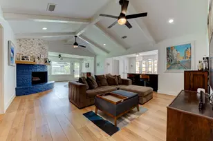 2406 Blue Water Ln, Houston, TX 77018 - Photo 9