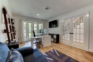 2406 Blue Water Ln, Houston, TX 77018 - Photo 7