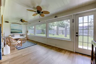 2406 Blue Water Ln, Houston, TX 77018 - Photo 11