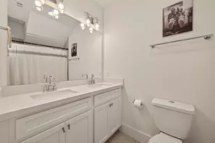 315 Cyclamen St, Houston, TX 77018 - Photo 5