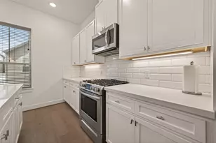 315 Cyclamen St, Houston, TX 77018 - Photo 11