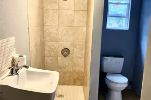 7603 Greendown St, Houston, TX 77087 - Photo 5