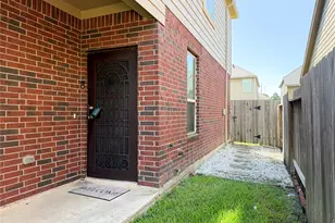 8223 Quiet Prairie Trail, Houston, TX 77049 - Photo 3