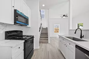 9007 Hilda St, Houston, TX 77033 - Photo 5