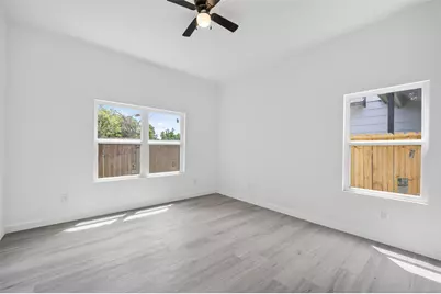 9007 Hilda Street, Houston, TX 77033 - Photo 13
