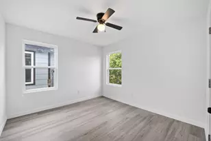 9007 Hilda St, Houston, TX 77033 - Photo 15