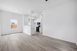 9007 Hilda St, Houston, TX 77033 - Photo 3