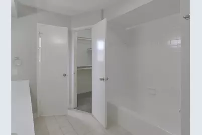 14218 Overbrook Lane, Houston, TX 77077 - Photo 11