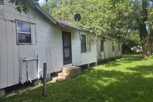 805 Texas St, Wharton, TX 77488 - Photo 3