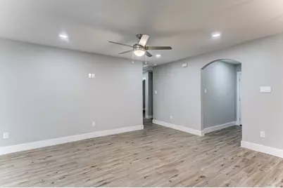 5535 Elm Springs Drive, Houston, TX 77048 - Photo 9