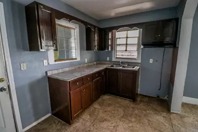 9243 E Avenue O, Houston, TX 77012 - Photo 9