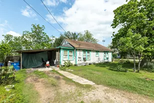 233 Hamilton St, West Columbia, TX 77486 - Photo 11