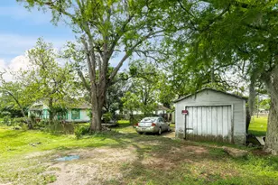 233 Hamilton St, West Columbia, TX 77486 - Photo 13