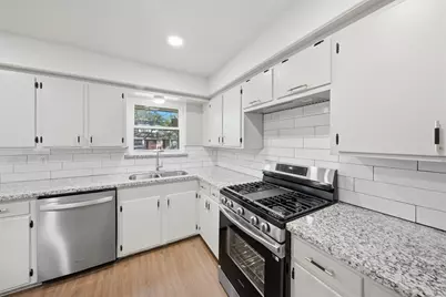 5002 Cedar Creek Drive, Dickinson, TX 77539 - Photo 9