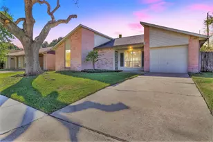 1014 Woodbridge Ave, Pearland, TX 77584 - Photo 1