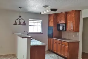 1272 Pecan St, Clute, TX 77531 - Photo 7