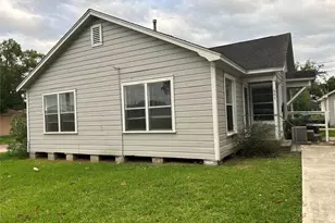 607 E Pearce St, Baytown, TX 77520 - Photo 1