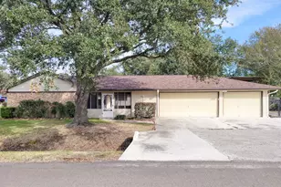 1610 Maryon St, Baytown, TX 77523 - Photo 3