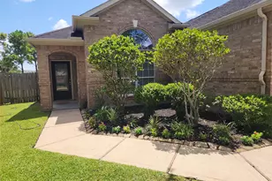 2909 Castleton Bay Ln, Pearland, TX 77584 - Photo 3