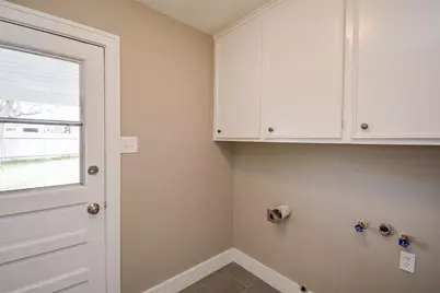 8518 Braesview Lane, Houston, TX 77071 - Photo 11