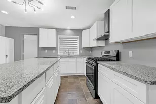 705 Holly Springs Ct, Conroe, TX 77302 - Photo 5