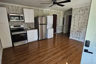1305 Stowell St, Anahuac, TX 77514 - Photo 1