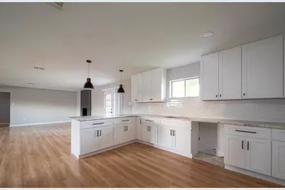 4800 Country Club View, Baytown, TX 77521 - Photo 15