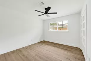 10710 Candlewood Dr, Houston, TX 77042 - Photo 23